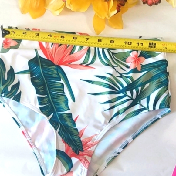 GREEN TWIST FRONT WRAP BIKINI TOP WHITE FLORAL HI-WAISTED BOTTOMS SZ MEDIUM NWOT - Picture 10 of 12